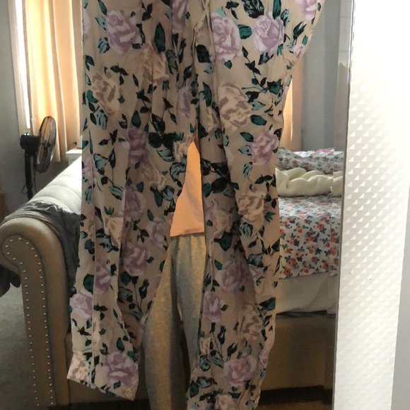 Aritzia joggers floral pattern - Picture 2 of 4
